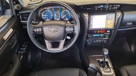 TOYOTA-HILUX SW4-2025