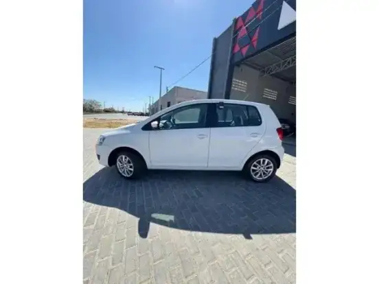VOLKSWAGEN-FOX-1.0 MI 8V FLEX 4P MANUAL VOLKSWAGEN-FOX-2014