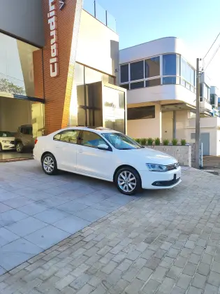 VOLKSWAGEN JETTA 2.0 COMFORTLINE FLEX 4P TIPTRONIC