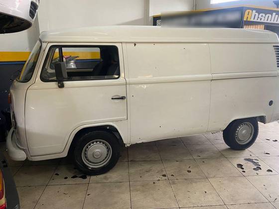 VOLKSWAGEN KOMBI 1.6 MI FURGÃO 8V ÁLCOOL 3P MANUAL