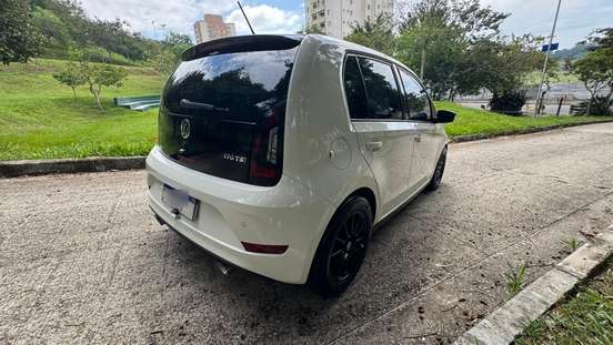 VOLKSWAGEN-UP-2018
