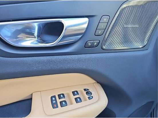 VOLVO-XC60-2025