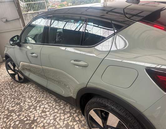 VOLVO-C40-2022