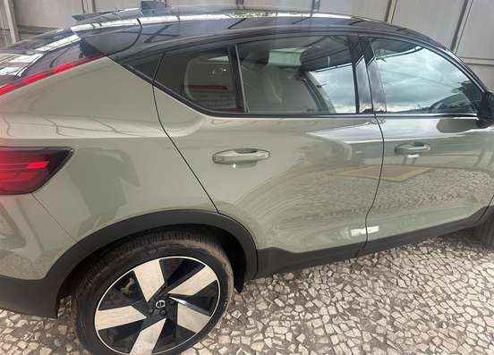 VOLVO-C40-2022