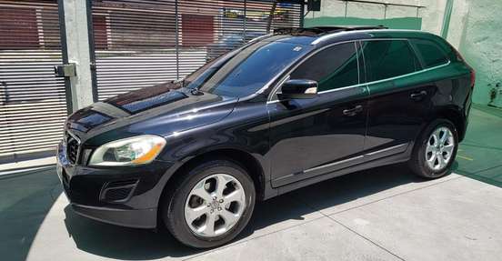 VOLVO-XC60-2011