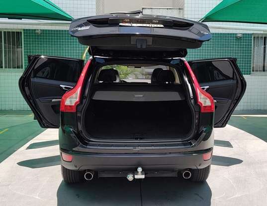 VOLVO-XC60-2011