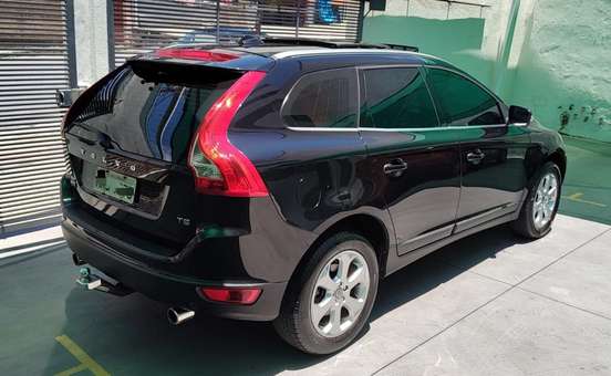 VOLVO-XC60-2011