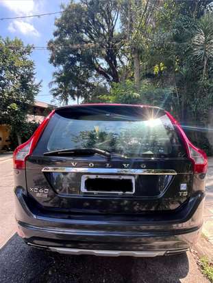 VOLVO-XC60-2017