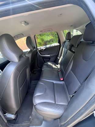 VOLVO-XC60-2017