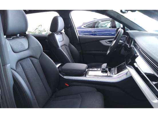 AUDI-Q7-2025