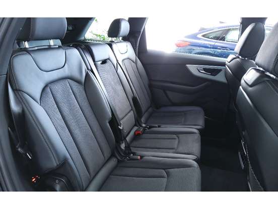 AUDI-Q7-2025