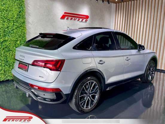 AUDI-Q5-2021