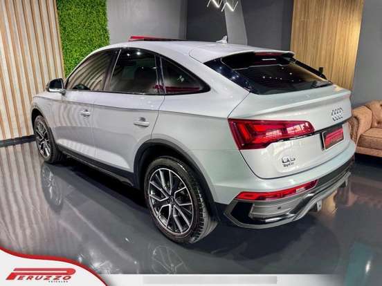 AUDI-Q5-2021