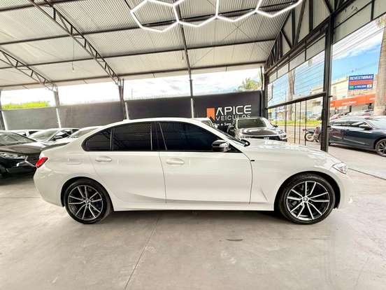 BMW-320i-2019