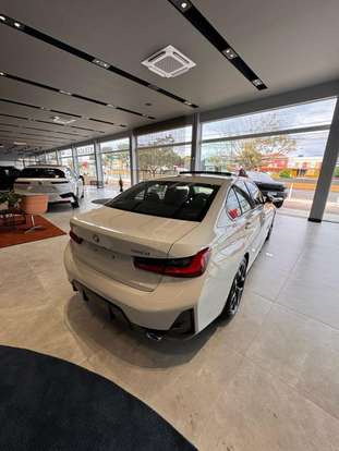 BMW-320i-2025