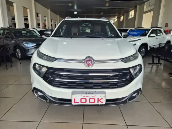 FIAT TORO 2.0 16V TURBO DIESEL RANCH 4WD AT9 FIAT TORO 2.0 16V TURBO DIESEL RANCH 4WD AT9