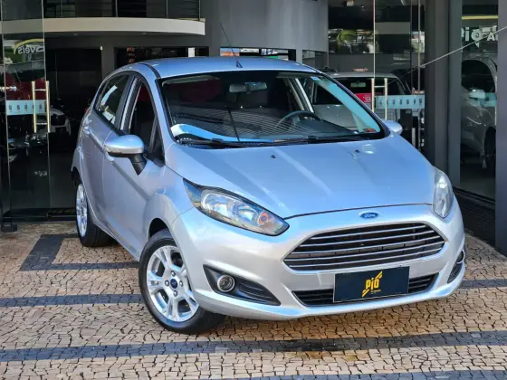 FORD FIESTA 1.6 SE HATCH 16V FLEX 4P POWERSHIFT FORD FIESTA 1.6 SE HATCH 16V FLEX 4P POWERSHIFT