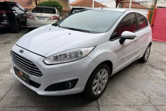 FORD FIESTA 1.6 SE HATCH 16V FLEX 4P POWERSHIFT