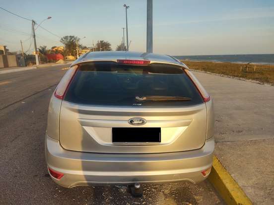 FORD-FOCUS-2010