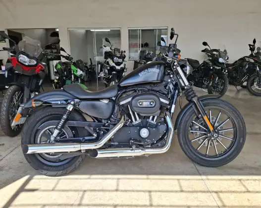 HARLEY-DAVIDSON SPORTSTER IRON 883 