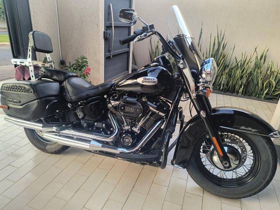 HARLEY-DAVIDSON SOFTAIL HERITAGE CLASSIC 114 