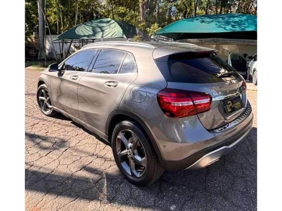 MERCEDES-BENZ-GLA 200-2017
