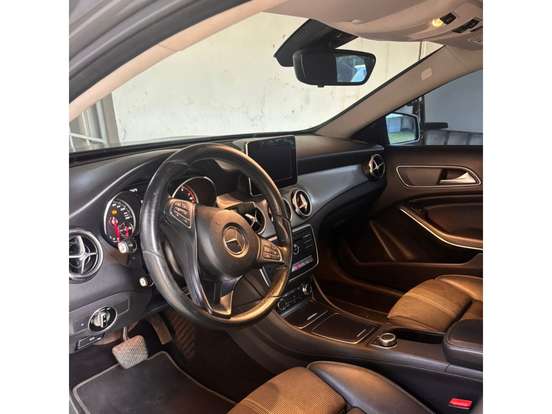 MERCEDES-BENZ-GLA 200-2017