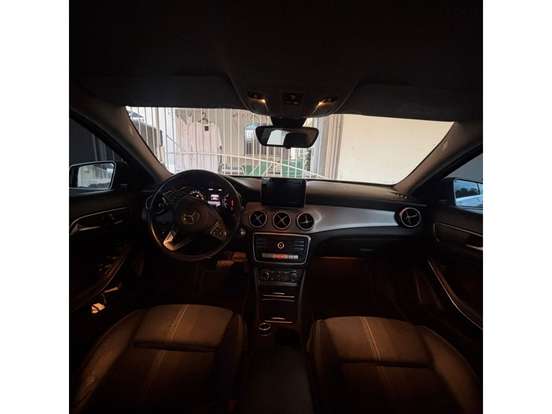 MERCEDES-BENZ-GLA 200-2017