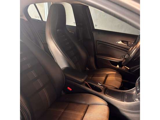 MERCEDES-BENZ-GLA 200-2017