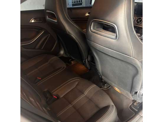 MERCEDES-BENZ-GLA 200-2017