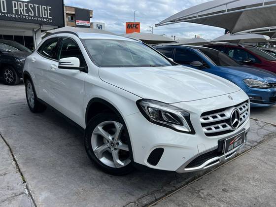 MERCEDES-BENZ GLA 200 1.6 CGI FLEX ADVANCE 7G-DCT