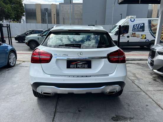 MERCEDES-BENZ-GLA 200-1.6 CGI FLEX ADVANCE 7G-DCT MERCEDES-BENZ-GLA 200-2019