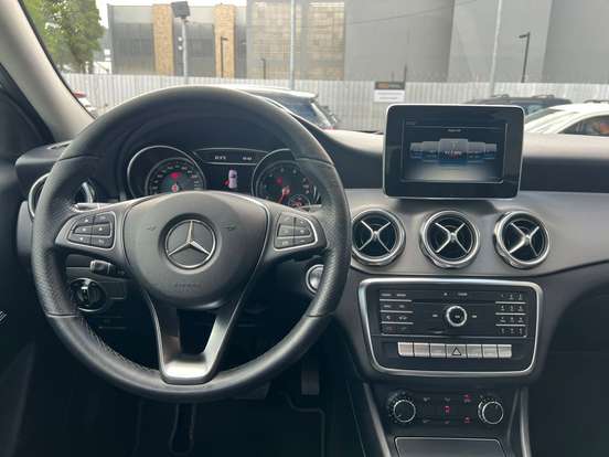 MERCEDES-BENZ-GLA 200-2019
