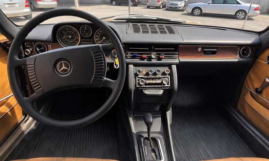 MERCEDES-BENZ-250 C-1971