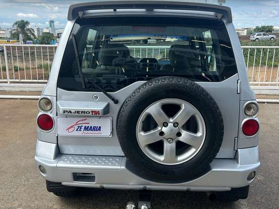 MITSUBISHI-PAJERO TR4-2.0 4X4 16V 140CV FLEX 4P AUTOMÁTICO MITSUBISHI-PAJERO TR4-2009