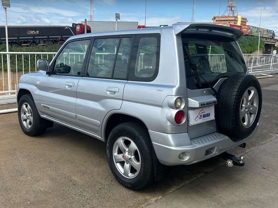 MITSUBISHI-PAJERO TR4-2.0 4X4 16V 140CV FLEX 4P AUTOMÁTICO MITSUBISHI-PAJERO TR4-2009