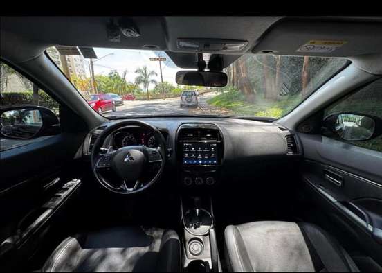 MITSUBISHI-OUTLANDER-2021