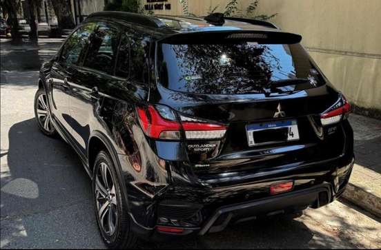 MITSUBISHI-OUTLANDER-2021