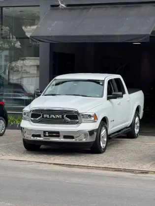 RAM CLASSIC 5.7 V8 GASOLINA LARAMIE CD 4X4 AUTOMÁTICO