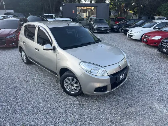 RENAULT SANDERO 1.0 EXPRESSION 16V FLEX 4P MANUAL RENAULT SANDERO 1.0 EXPRESSION 16V FLEX 4P MANUAL