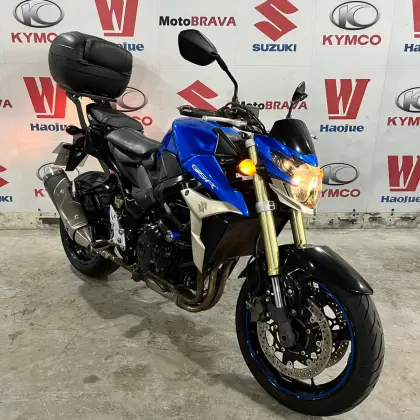 SUZUKI GSR 750 