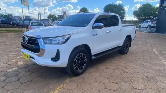 TOYOTA HILUX 2.8 D-4D TURBO DIESEL CD SRV 4X4 AUTOMÁTICO
