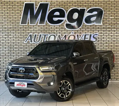 TOYOTA HILUX 2.8 D-4D TURBO DIESEL CD SRX 4X4 AUTOMÁTICO