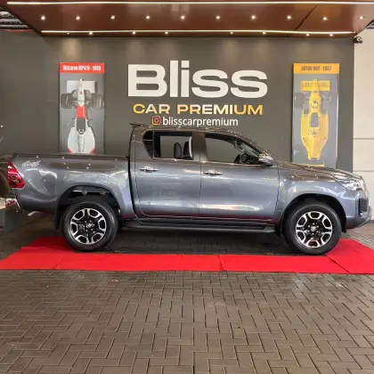 TOYOTA HILUX 2.8 D-4D TURBO DIESEL CD SRX 4X4 AUTOMÁTICO