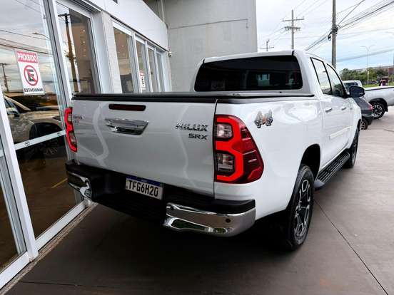 TOYOTA-HILUX-2.8 D-4D TURBO DIESEL CD SR 4X4 AUTOMÁTICO TOYOTA-HILUX-2025