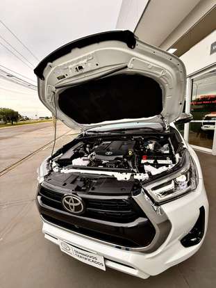 TOYOTA-HILUX-2.8 D-4D TURBO DIESEL CD SR 4X4 AUTOMÁTICO TOYOTA-HILUX-2025
