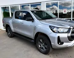 TOYOTA HILUX 2.8 D-4D TURBO DIESEL CD SR 4X4 AUTOMÁTICO TOYOTA HILUX 2.8 D-4D TURBO DIESEL CD SR 4X4 AUTOMÁTICO