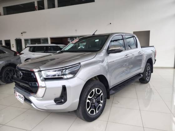 TOYOTA HILUX 2.8 D-4D TURBO DIESEL CD SRX 4X4 AUTOMÁTICO