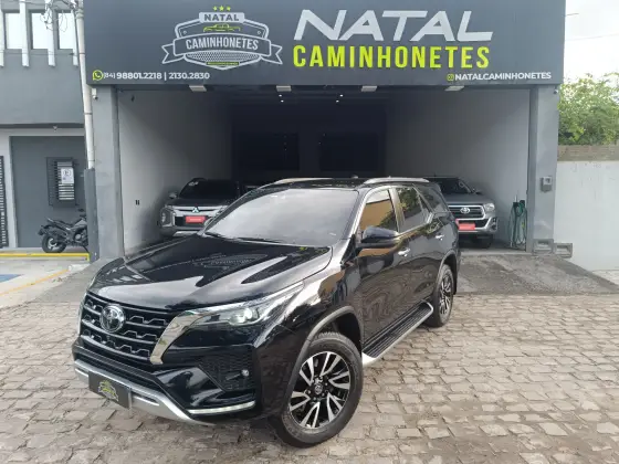 TOYOTA HILUX SW4 2.8 D-4D TURBO DIESEL SRX 7L 4X4 AUTOMÁTICO