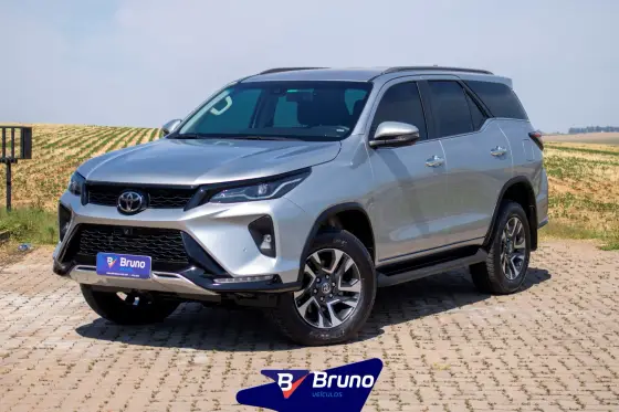TOYOTA HILUX SW4 2.8 D-4D TURBO DIESEL SRX PLATINUM 7L 4X4 AUTOMÁTICO